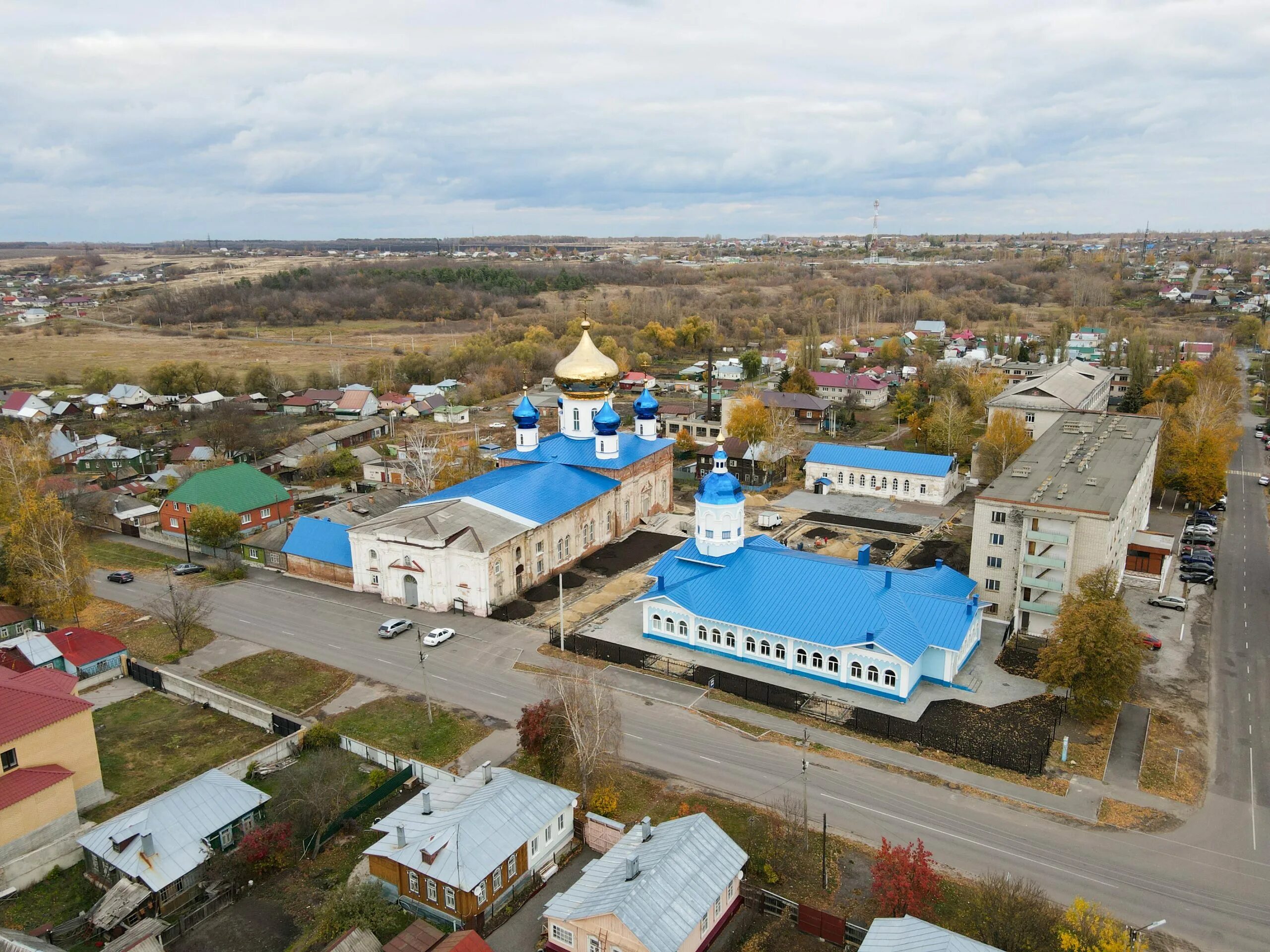 Погода в кирсанове на неделю тамбовской области. Тихвино Богородицкий монастырь город Кирсанов. Кирсанов город Тихвинский храм. Храм в Кирсанове Тамбовской области. Кирсановский Тихвинский монастырь.