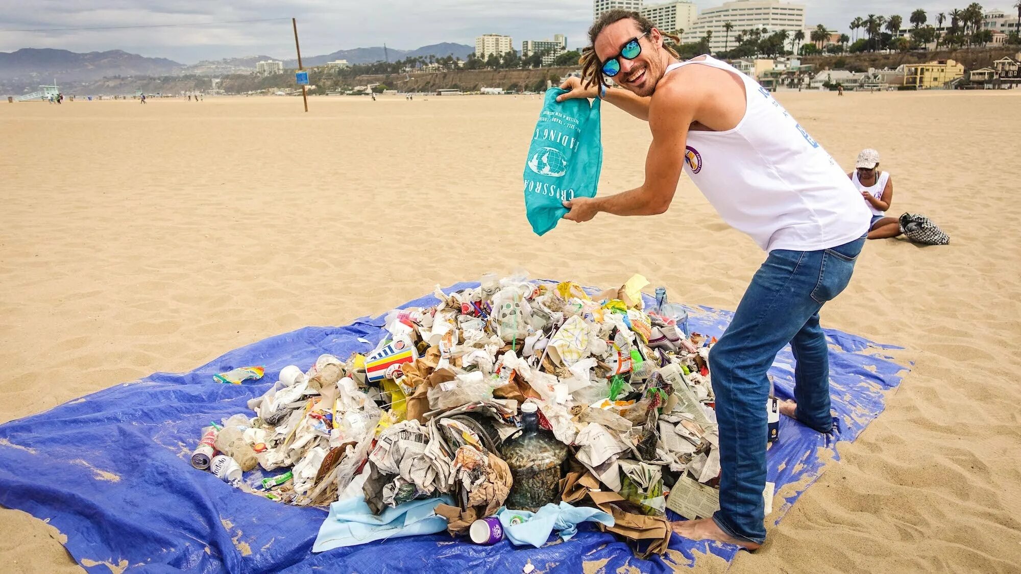 Beach clean. Чистка пляжа. Вверх для пляжей. Clean Beach.