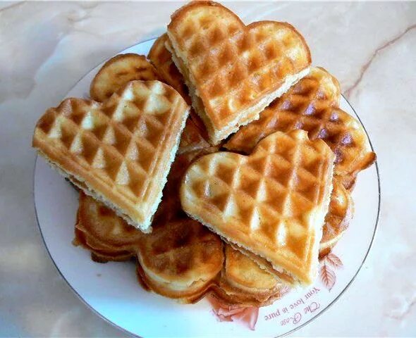 венские вафли в электровафельнице. вафли в советской вафельнице. вафли мягкие в вафельнице на газе. печенье вафли в электровафельнице. советские мягкие вафли.