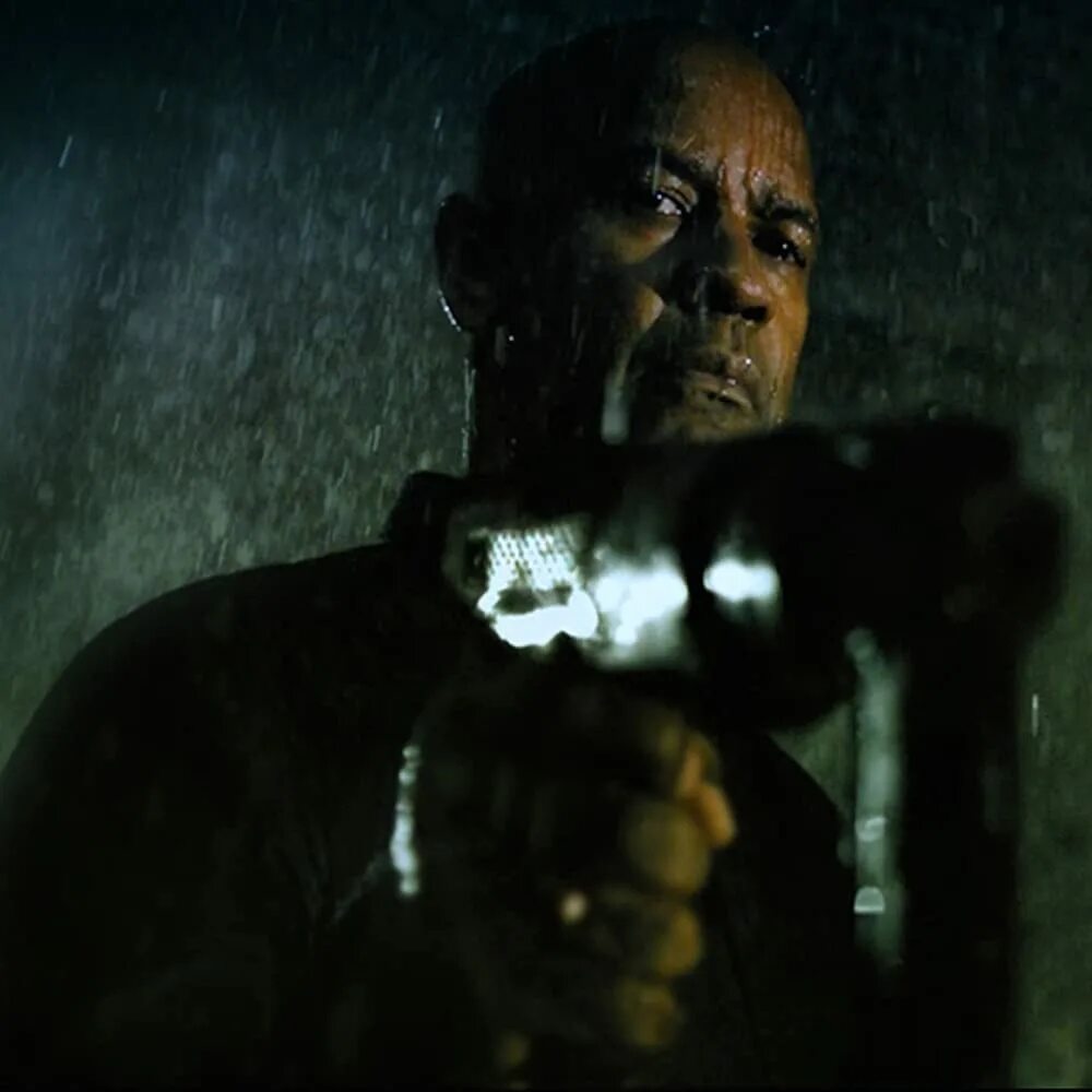 Включить великий уравнитель. The Equalizer 2014 Дензел Вашингтон. Denzal Vashington uravnitel. Denzel Washington Великий уравнитель.