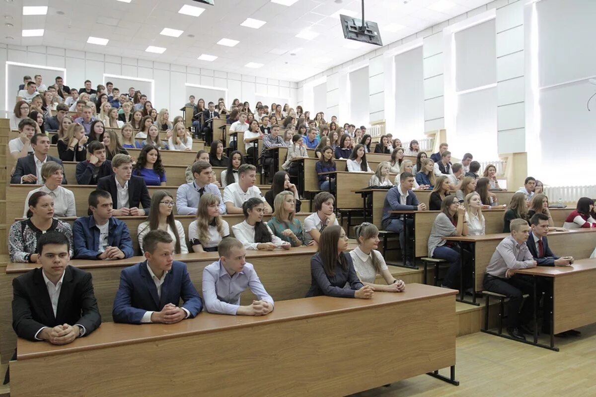 Абитуриенты воронежа. Университет ВГУ Воронеж. Эконом Факультет ВГУ Воронеж. Аудитория 217 ВГУ Воронеж. ВГУ экономический Факультет внутри.