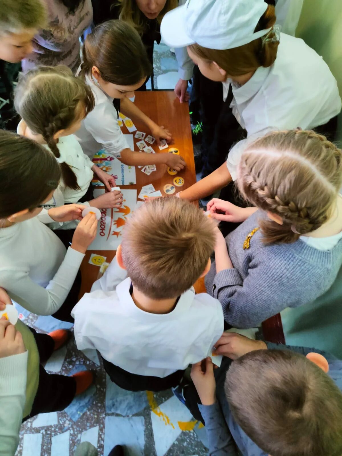 5 декабря волонтеры. День волонтера. Международный день добровольца в россии. День волонтера. 5 декабря волонтеры.