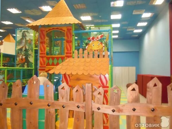 Джанго парк липецк малибу. Зоопарк детский городок липецк. Городок богатырь липецк парк победы. Детский городок липецк европа. Детская площадка в зоопарке.