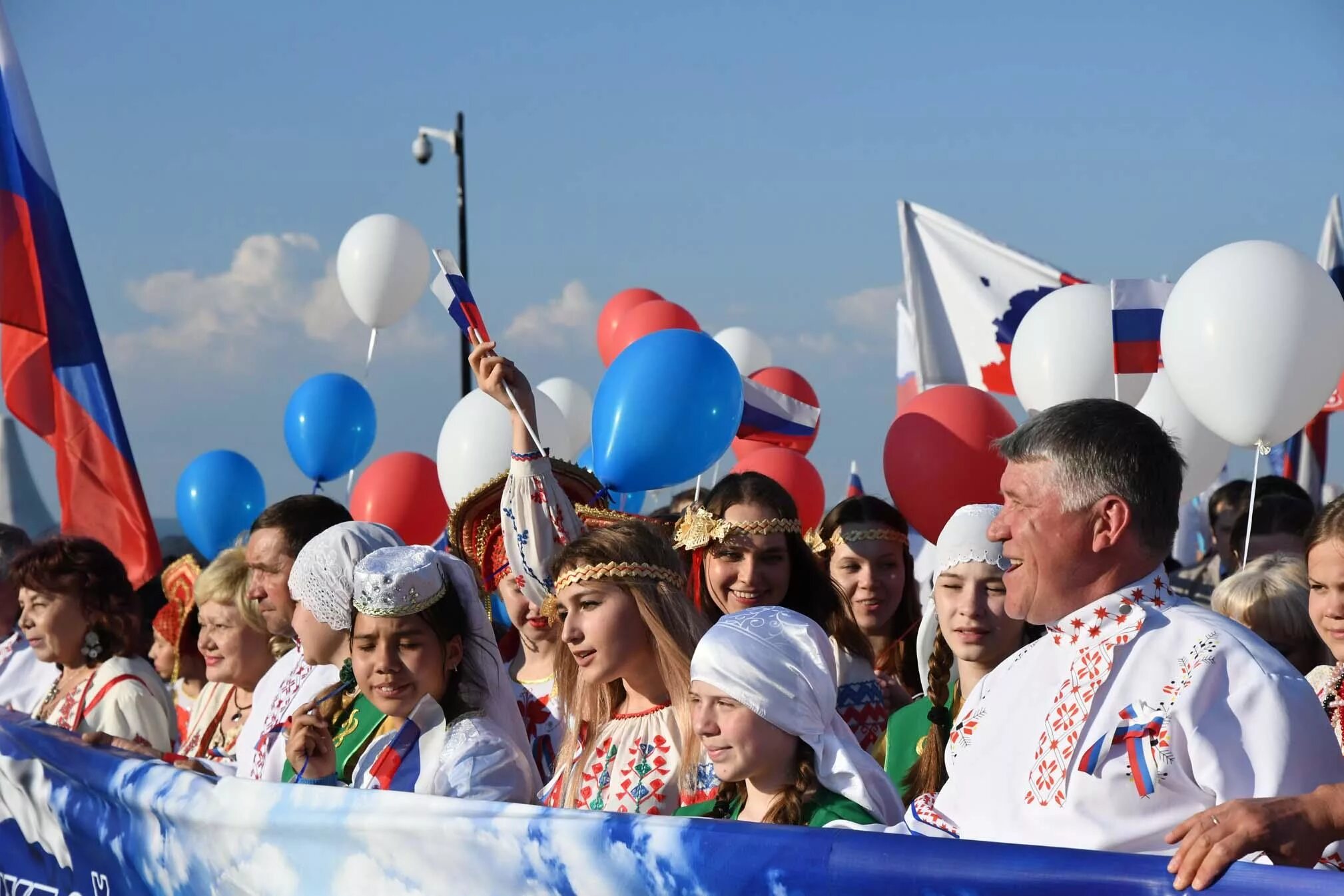 День россии видишь. С праздником день России. День России празднование. С днём России 12 июня. 12 Июня день России празднование.