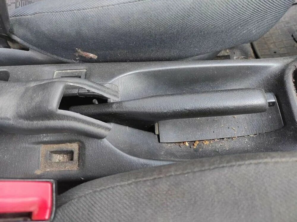 Зажим тормозного шланга mazda 626. Трос на ручник мазда 5. Ручник мазда 626 gf. Задние тормоза мазда трибьют. Ручник мазда сх-7.