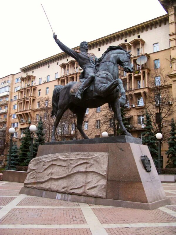 Культурные памятники. Древние памятники в городе москва. Памятник колокол в пскове. Древние памятники в городе москва. Древние памятники в городе москва.
