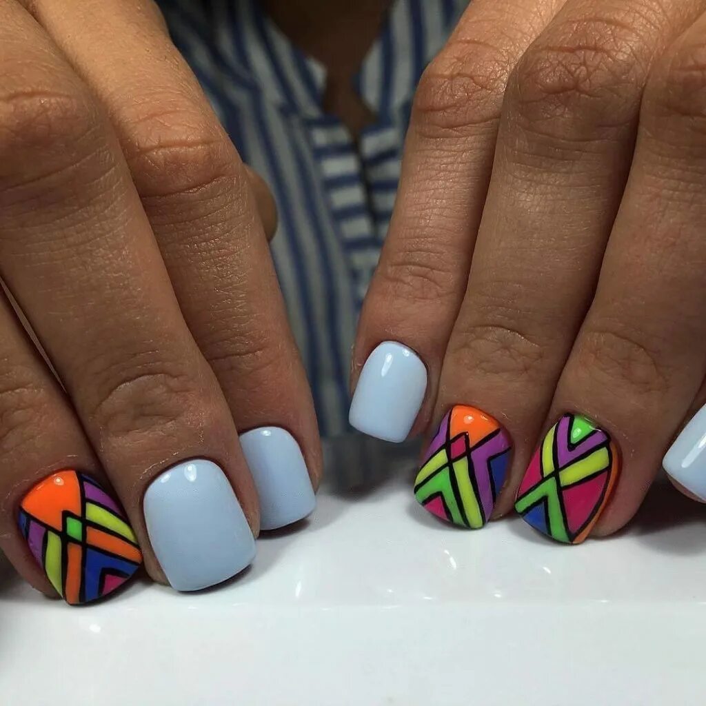 Геометрический дизайн ногтей. Разноцветный маникюр. Яркие разноцветные ногти. Ногти яркие летние. Летний маникюр разноцветный.