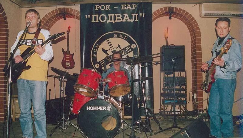 Хуго уго. Хуго уго группа. Хуго уго группа. Хуго уго телеграмму тебе аккорды. Хуго уго 1991 группа.