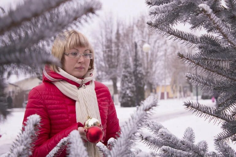 Снег юля. Юля на снегу.