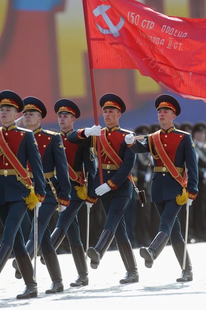 Вынос Знамени Победы на красной площади. Парад Победы. Парад Победы вынос Знамени. Знамя Победы на параде.