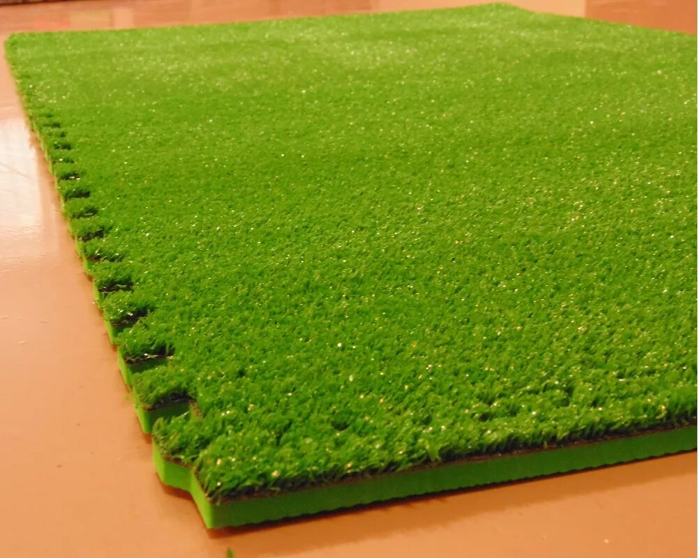 Покрытия для дачи купить. Искусственный газон. Покрытие искусственный газон. Искусственный газон на даче. Искусственное зеленое покрытие для дачи.