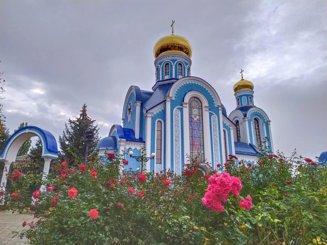 Преображенное луганской. Храм малой ивановки луганской области. Село невское луганская область. Красный яр луганск. Рубежное после обстрела.