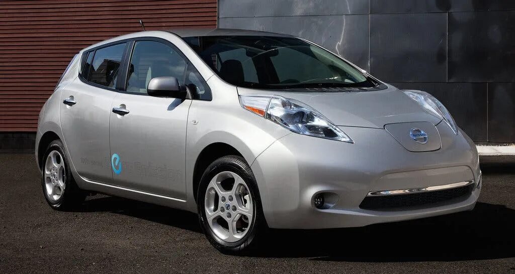 Nissan note e-power 2022. Гибридные nissan. Гибридные nissan. Ниссан ноут e-power. Nissan leaf гибрид.
