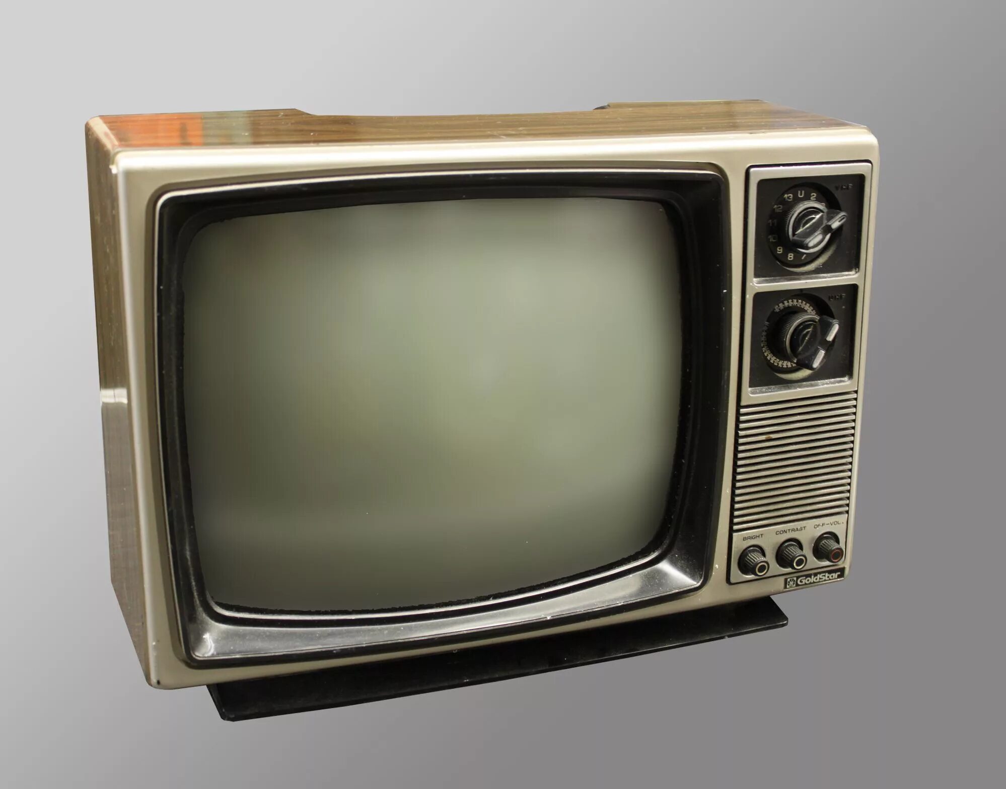 Телевизор через 30. Телевизор Рубин 102. Sanyo 80s TV. Телевизор Рубин 102 фото.