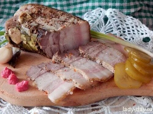 Вареное саго. Отварное сало со специями. Буженина из варёного сала. Курица вареная в луковой шелухе. Вареное сало с перцем.