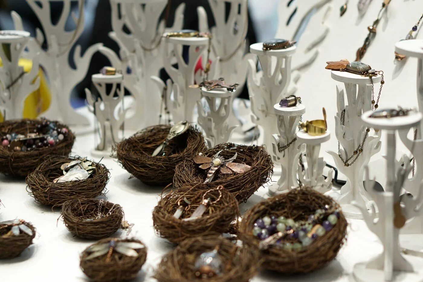 Ярмарка керамики. Ярмарка хенд мейд украшения. Амбер плаза артфлекшн. Артфлекшн изделия. Artflection 2023.