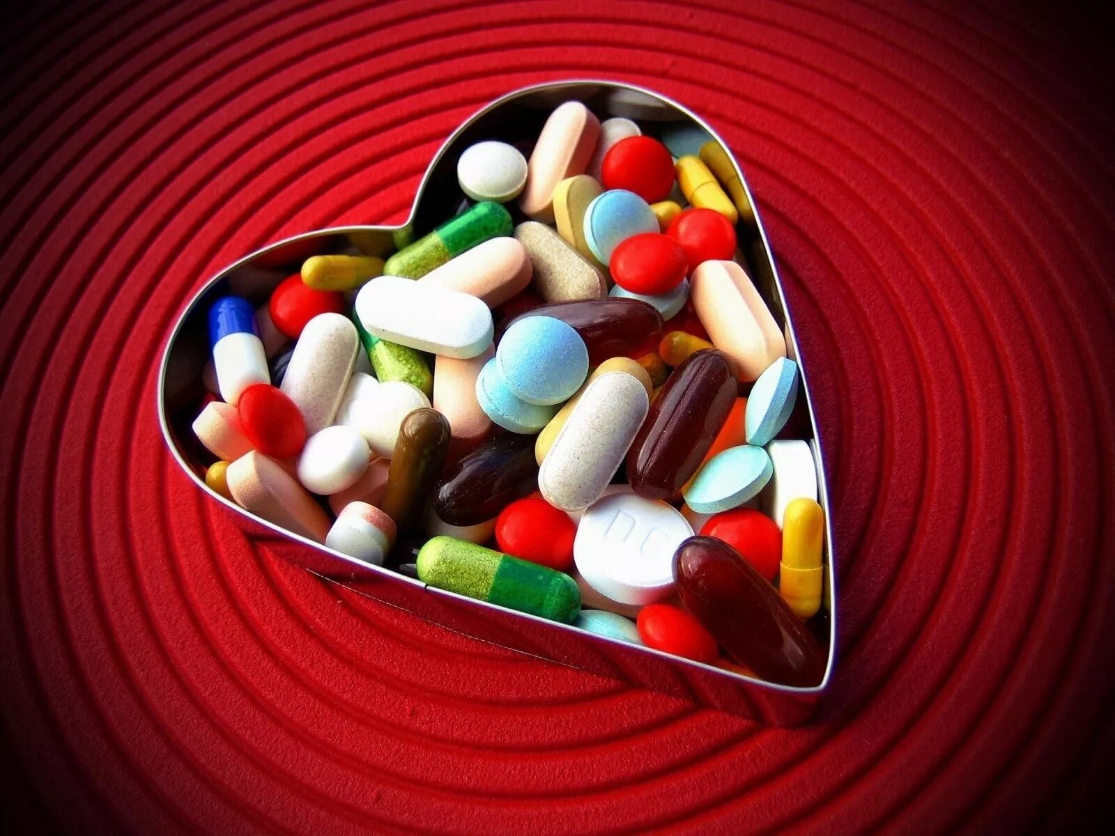 Лекарство это. Красивые таблетки. Разноцветные таблетки. Тарлетки. Лабретки.