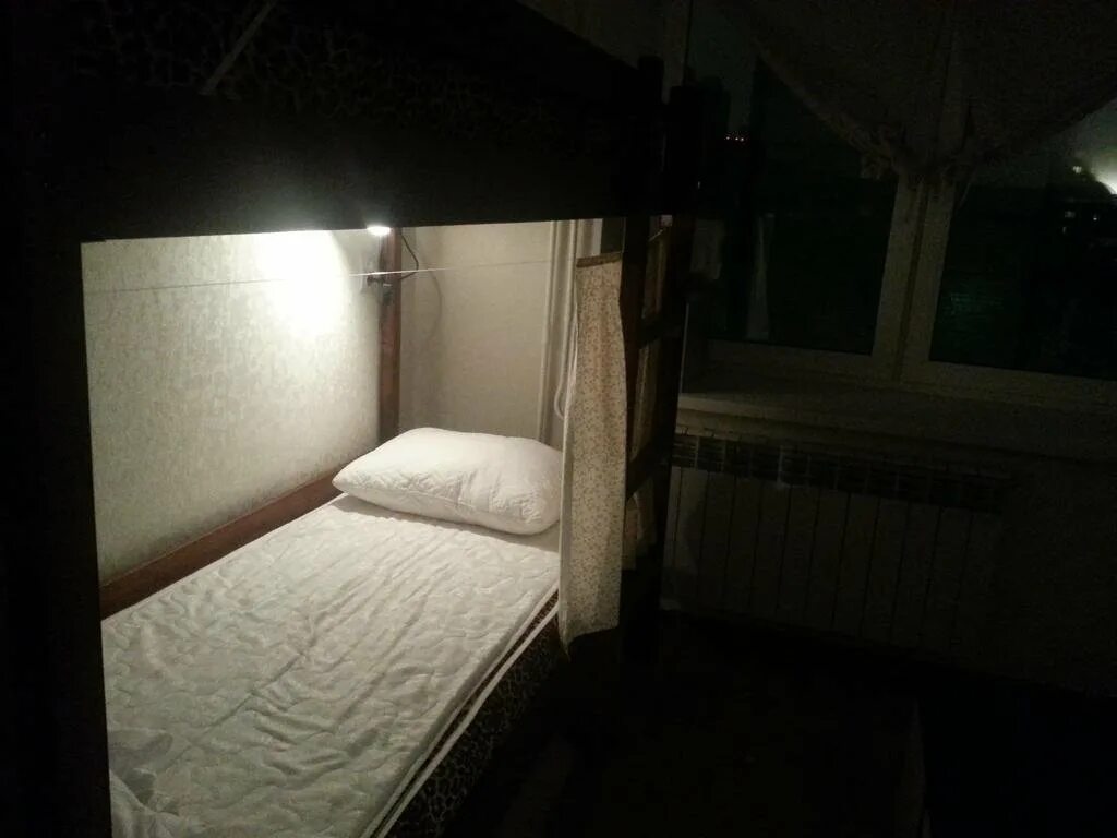 Общежитие на Новослободской 25 Калуга. Хостел ночью. Ночное общежитие. Хостел Калуга. Снять общежитие в калуге