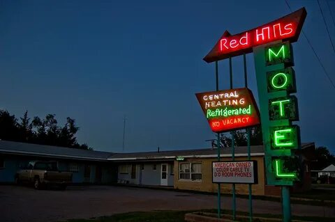 Moggs motel