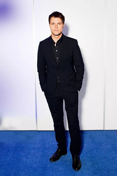 рост молодого. рост молодого. красивый мужчина в полный рост. брэд питт молодой в полный рост. жджони депв полный рост.