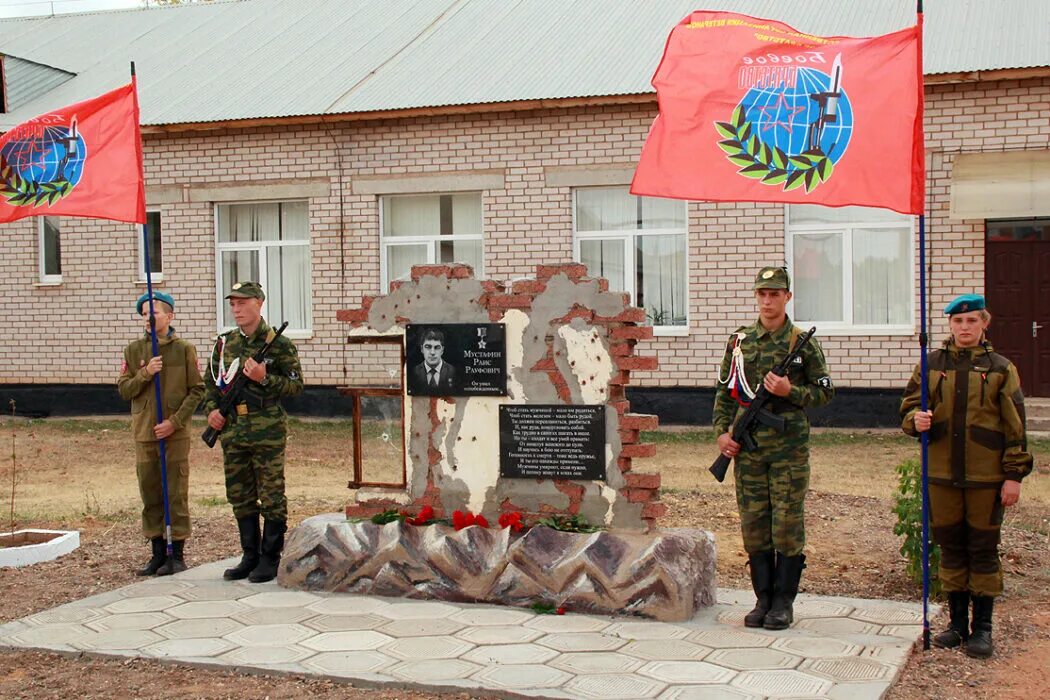 Увековечили память героя. Село Кичкасс Оренбургская.