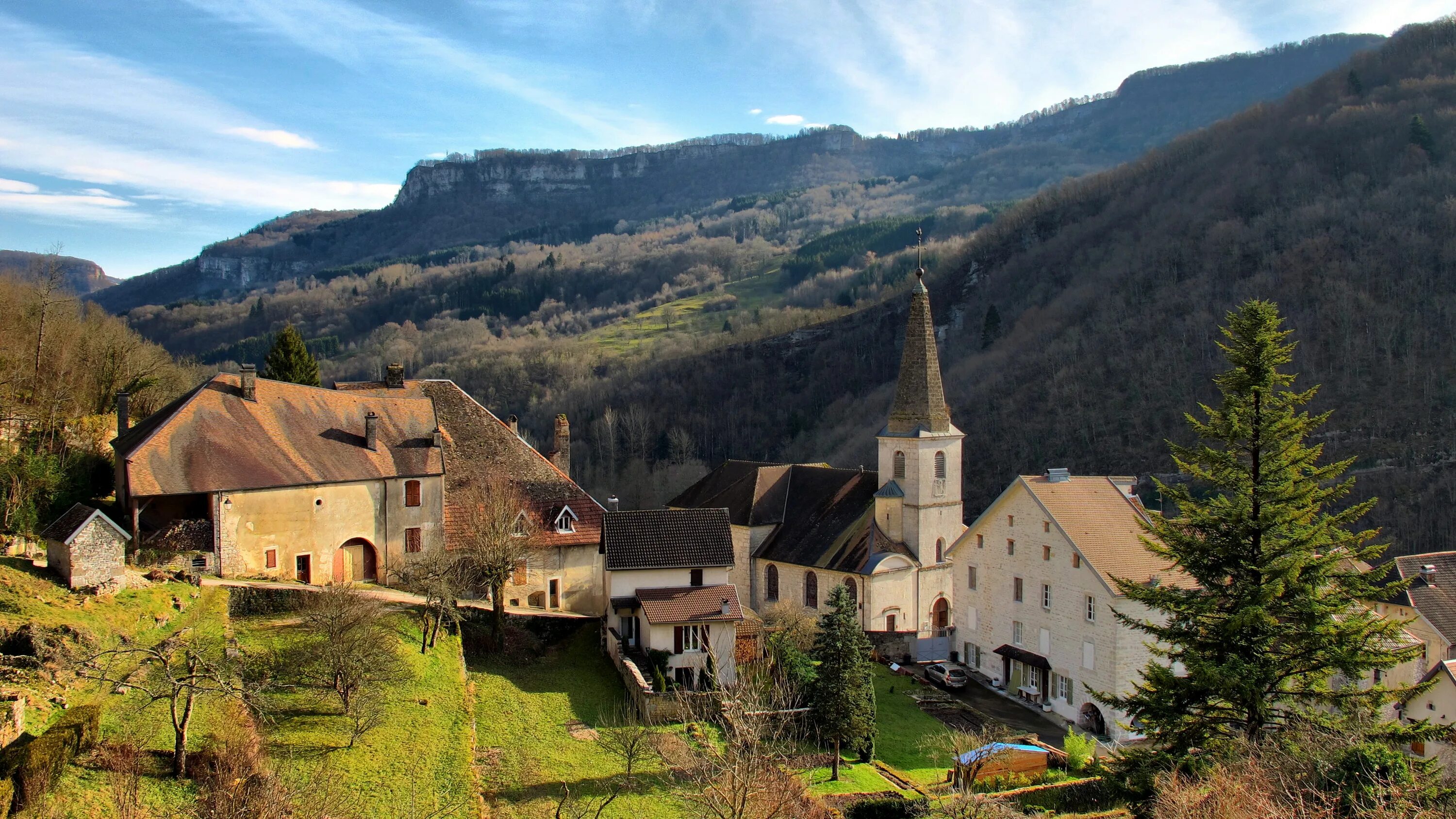 Quite village. Manoir. Quite village. Сады мануар-де-эйриньяк. Виши город во франции.