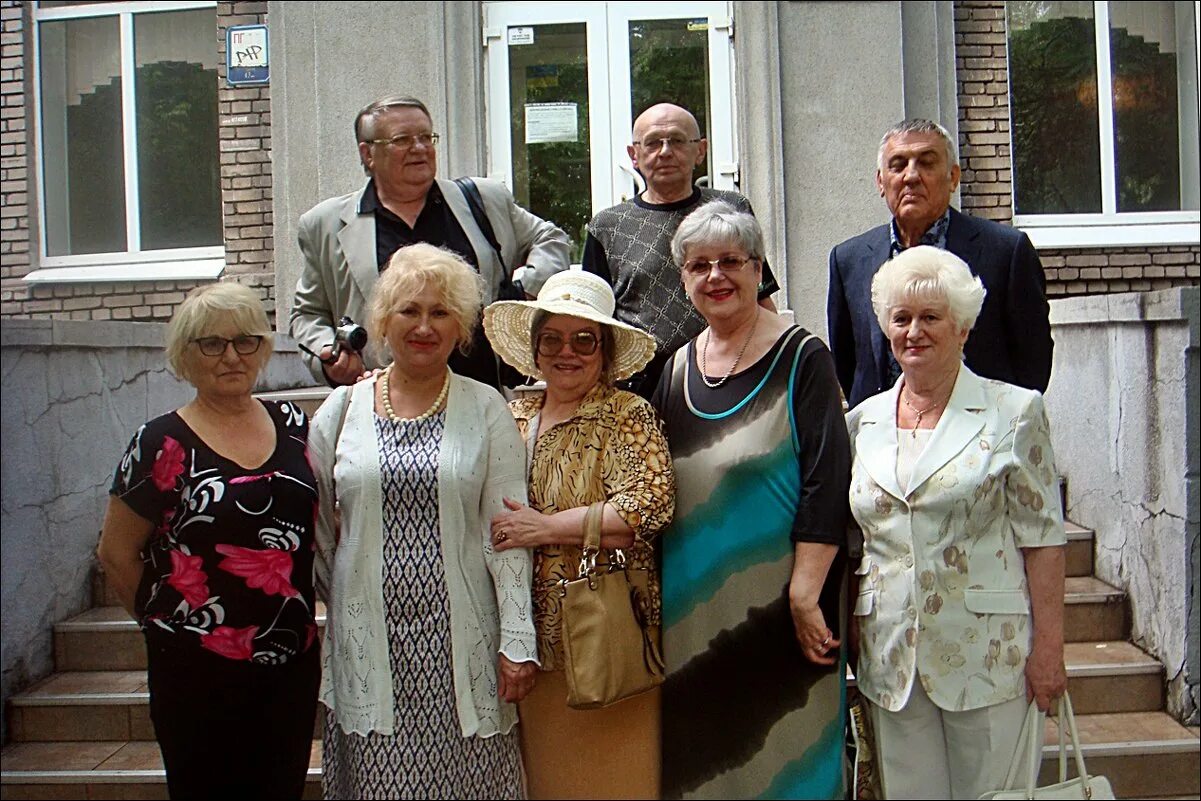 встреча одноклассников 50 лет спустя. встреча одноклассников 50 лет спустя. одноклассники спустя 50 лет. встреча одноклассников 50 лет. встреча одноклассников 50 лет спустя.