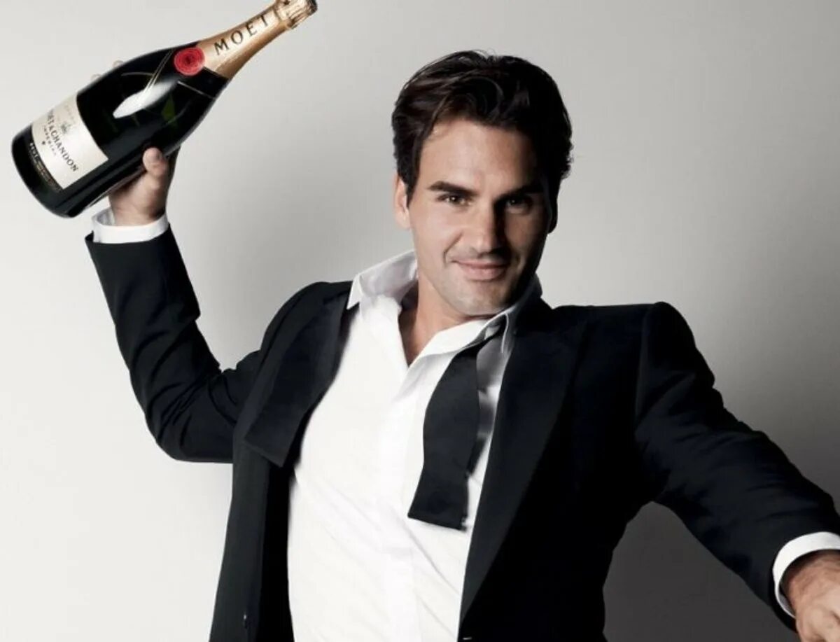 Мужчина с бокалом вина. Moët Chandon Federer. Мужчина с бокалом. Мужчина с бокалом шампанского. Парень с бокалом.