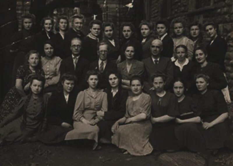 Ленинградский институт лхфи. Выпуск 1969 год ростовский политехникум связи. Восьмилетняя политехническая школа 1958. Архивные фотографии выпускников школы номер один города новая ладога. Восьмилетняя школа шенкурск 1965.