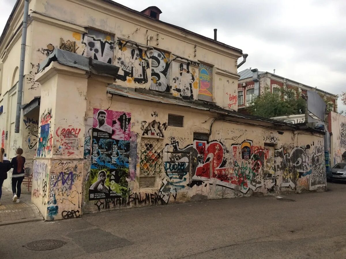 В москве на зданиях установили