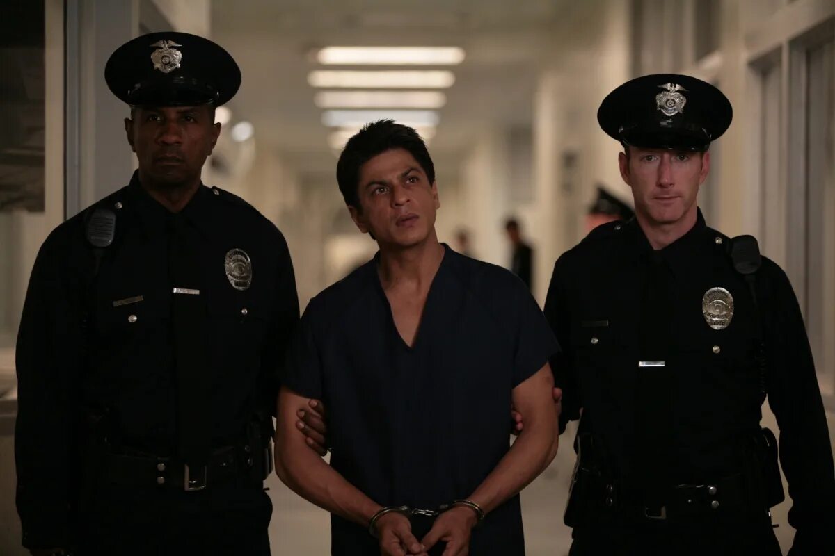 Шахрукх кхан меня зовут кхан. Меня зовут кхан на реальных. «меня зовут кхан» 2010 16+. Меня зовут кхан на реальных. Меня зовут кхан на реальных.