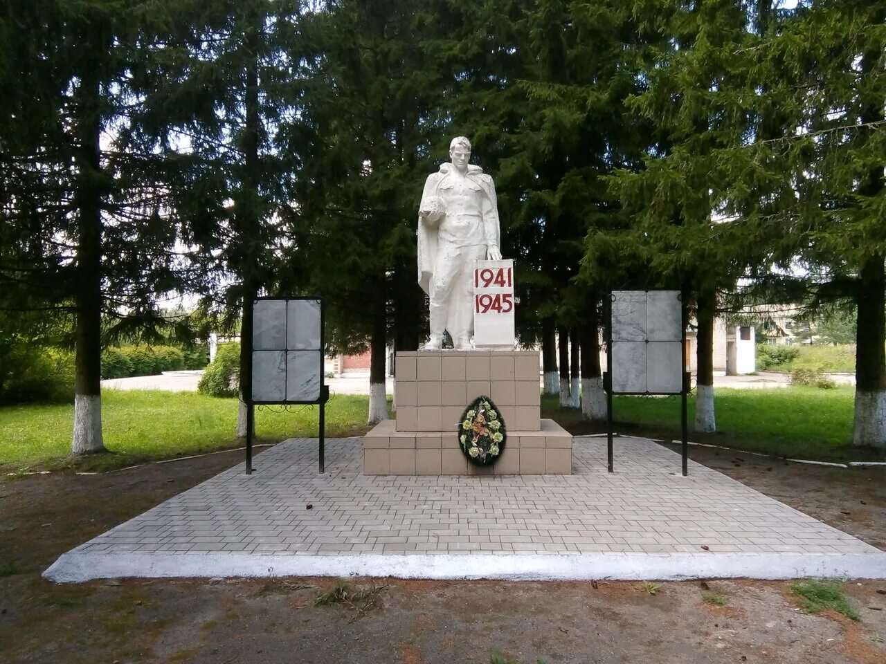 П теплое область. Парк тепло Огаревского района мемориал. П Мичуринский тепло Огаревский район. Тульская область тепло Огарёвский район Мичуринский. Тульская область поселок Мичуринский.