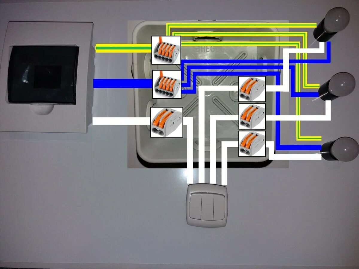 Схема подключения тройного выключателя света. Схема подключения трехклавишного выключателя. Как подключить трехклавишный выключатель. Расключение трехклавишного выключателя. Подключи 3 видео