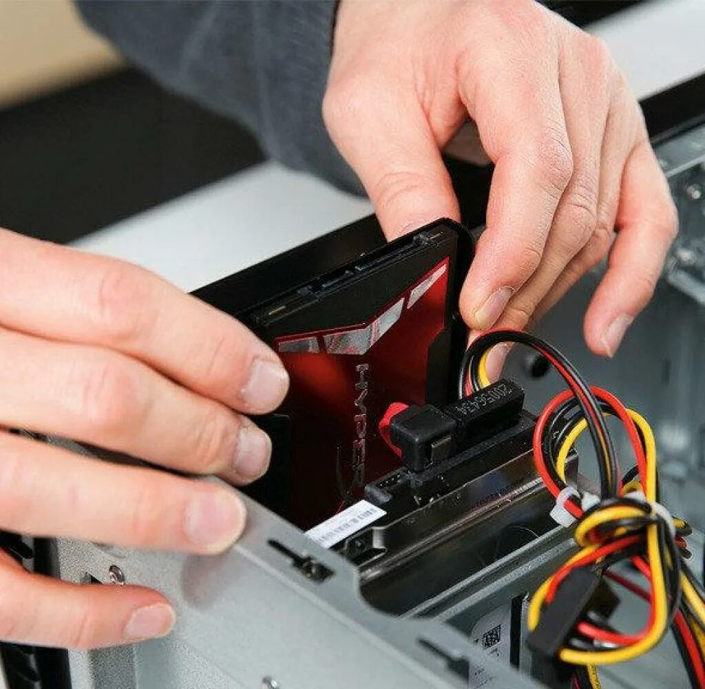 Как поставить ssd в компьютер. Ssd для компьютера. установка ссд в компьютере. ssd как установить в пк. как вставить ssd в компьютер.