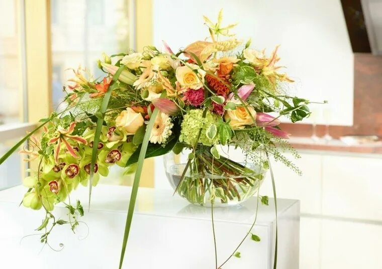 Флористика букеты. Флорист с букетом. В современном русском слово флористика. Флористика букеты. В современном русском слово флористика.