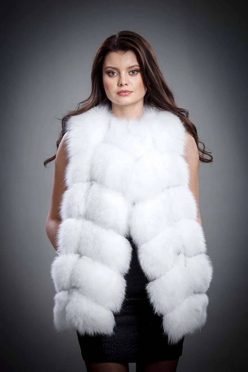 Жилет из песца белый. Жилет меховой женский белый. Меховая жилетка из песца белая. Жилет из песца белый. Безрукавки белые меховые.