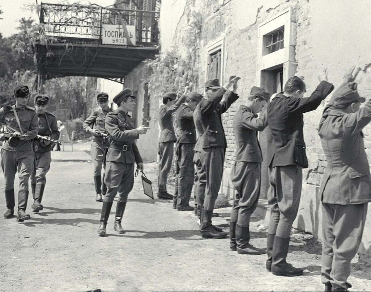 Пленные немцы Будапешт 1945. Пленные венгры в СССР. Венгерские солдаты Будапешт 1944. 1942 Пленные венгерские солдаты.