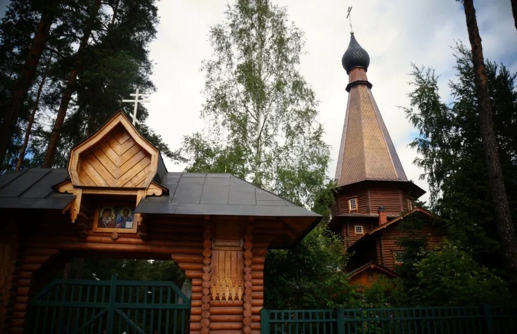 дом чуриковцев в вырице. казанская церковь в вырице гатчинский район. вырица ленинградская область серафим вырицкий. кремено оредеж. благословенная вырица.