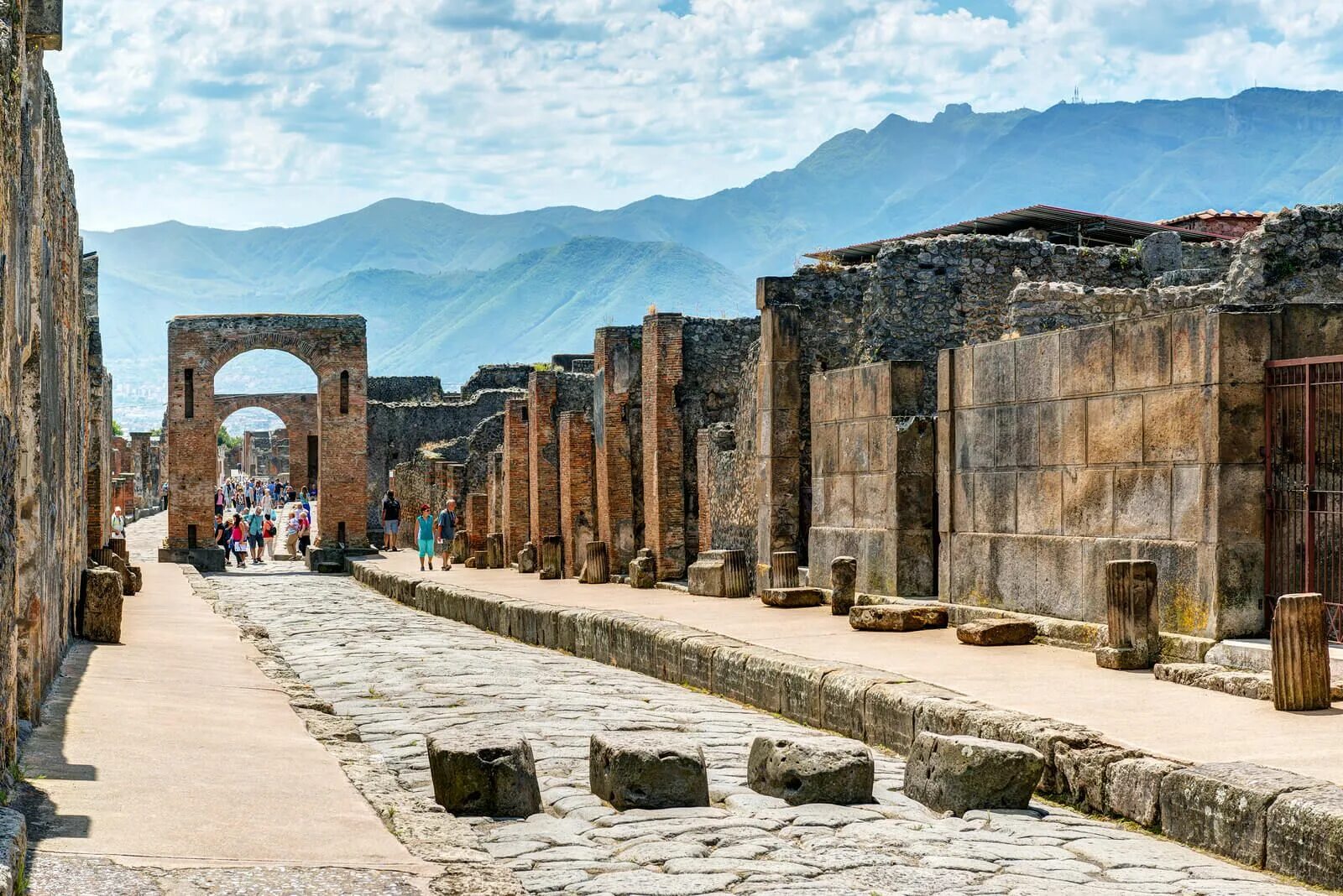 Pompeii was an ancient. Помпеи современный город. pompeii was an ancient roman city. помпеи красивые фотографии. pompeii book.