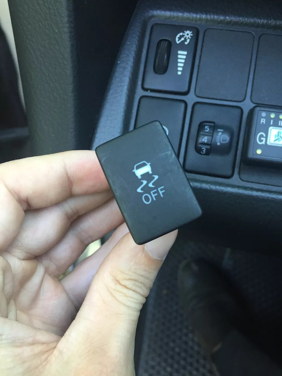 Не работает кнопка power. Toyota rav4, 2009 кнопка esp. кнопка esp toyota rav 4 2016. рав 4 кнопка esp. кнопка включения птф rav4.