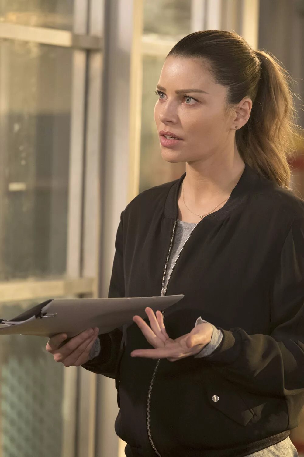 Сериал про детектива риццоли. Нэнси дрю фильм 2007. Нэнси дрю 2007. Мирей инос в сериале убийство. Детектив про девушку.