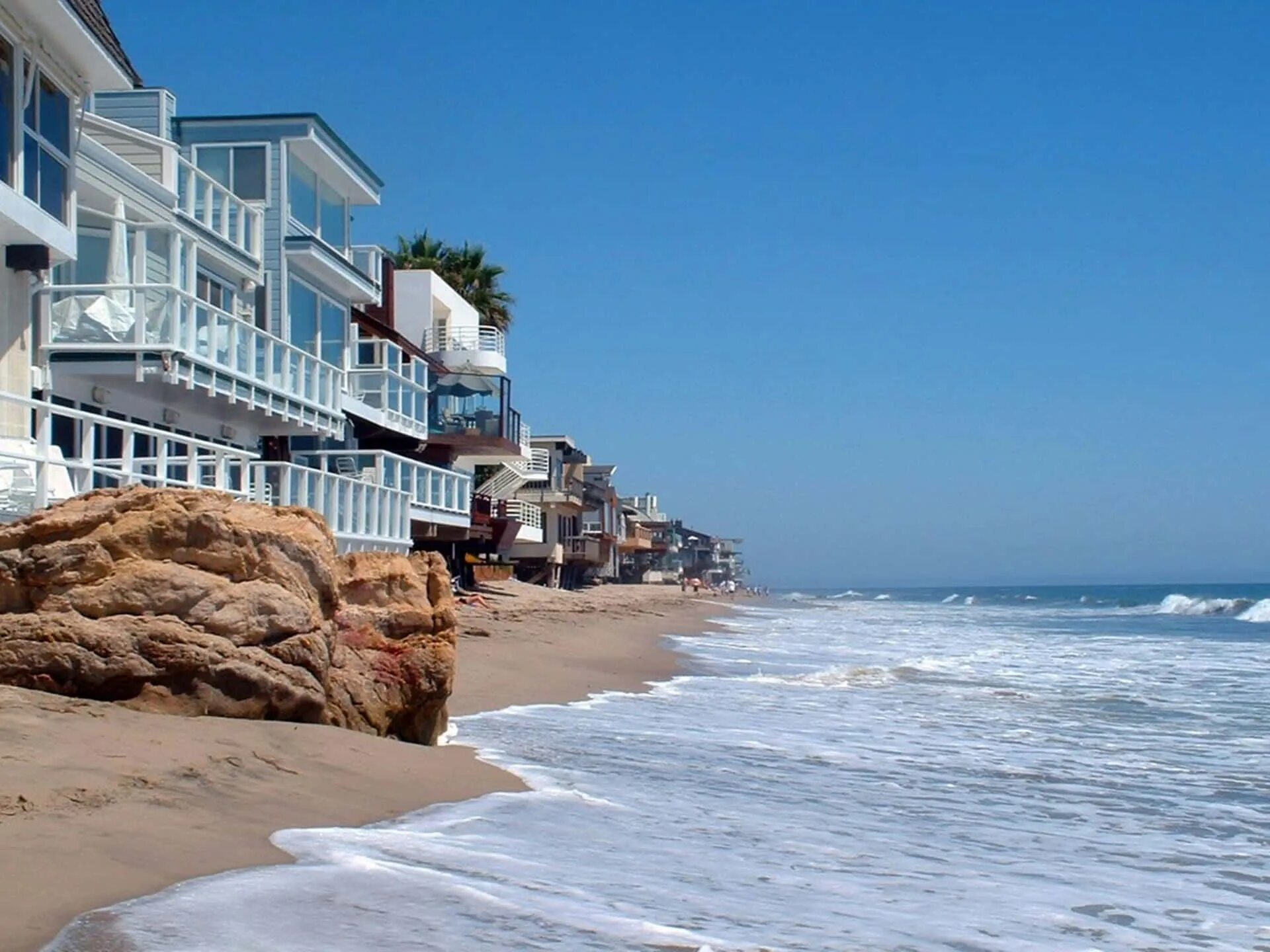 Столица находится на берегу моря. Пляж Малибу Лос Анджелес океан. Малибу США Калифорния. Калифорния пляж Малибу. Пляж Малибу в Лос Анджелесе.