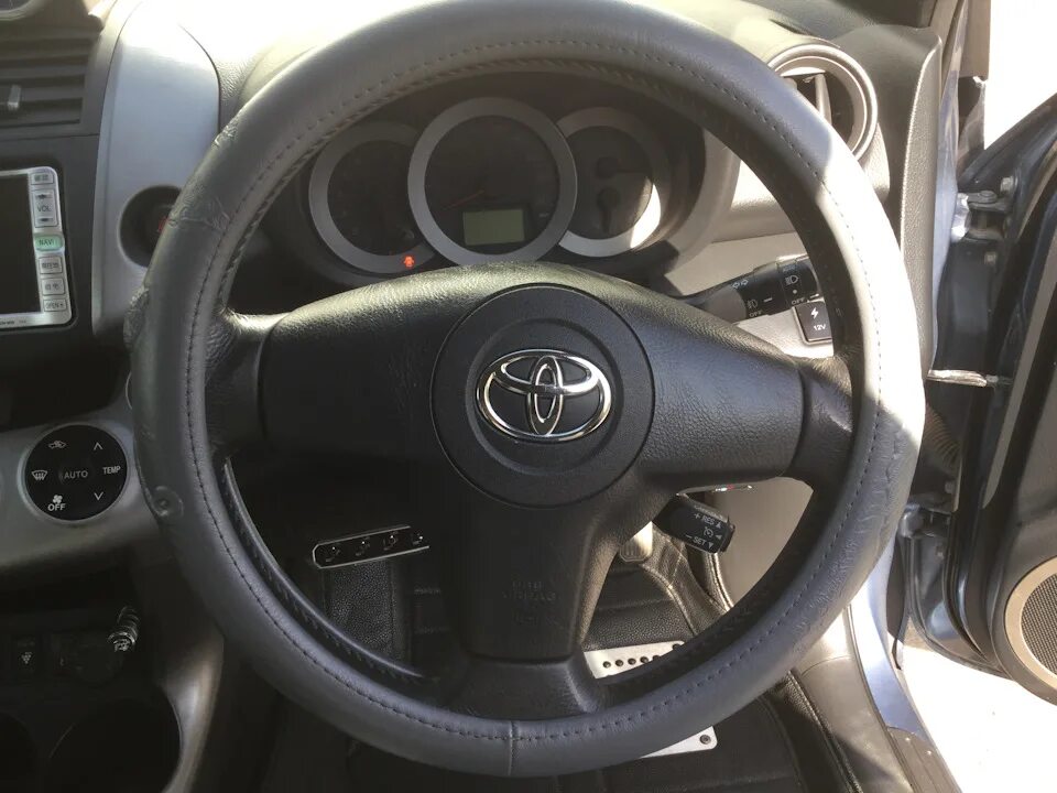 руль рав 4 2014 года. руль рав 4 4 поколения. руль тойота рав 4 3 поколение. оплетка на руль рав 4 2017. руль rav 4 2016.