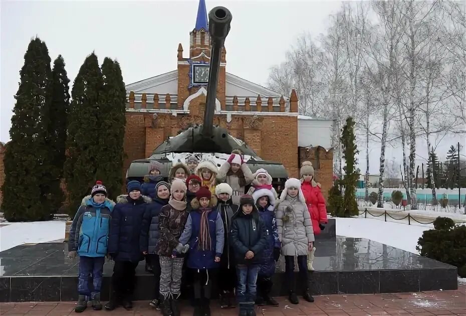 Школа имени Льва Толстого поселок Лев толстой. П Лев толстой Липецкая. Поселок Лев толстой Липецкой области. Поселок Лев толстой численность населения. Погода лев толстой 10 дней липецкой области