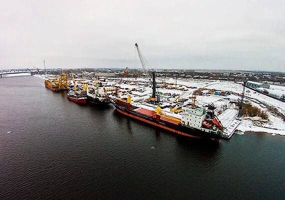 Дефендер корабль мртс. Мртс терминал. Ямал спг порт. Дефендер трубоукладочная баржа. Трубоукладочная баржа «мртс дефендер».