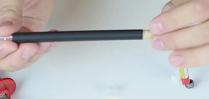 Как понять что сигарета заряжена. Заряженная электронная сигарета. Как понять что сигарета заряжена. Электронная сигарета 4200 затяжек зарядкой. Электронная сигарета с указатели зарядки сбоку.