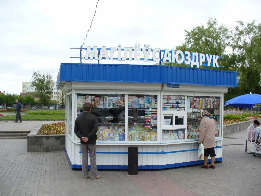 Киоск из бумаги. Киоск с кассетами. Наклейки из ларьков. Птичкина ларек. Необычные киоски павильоны.