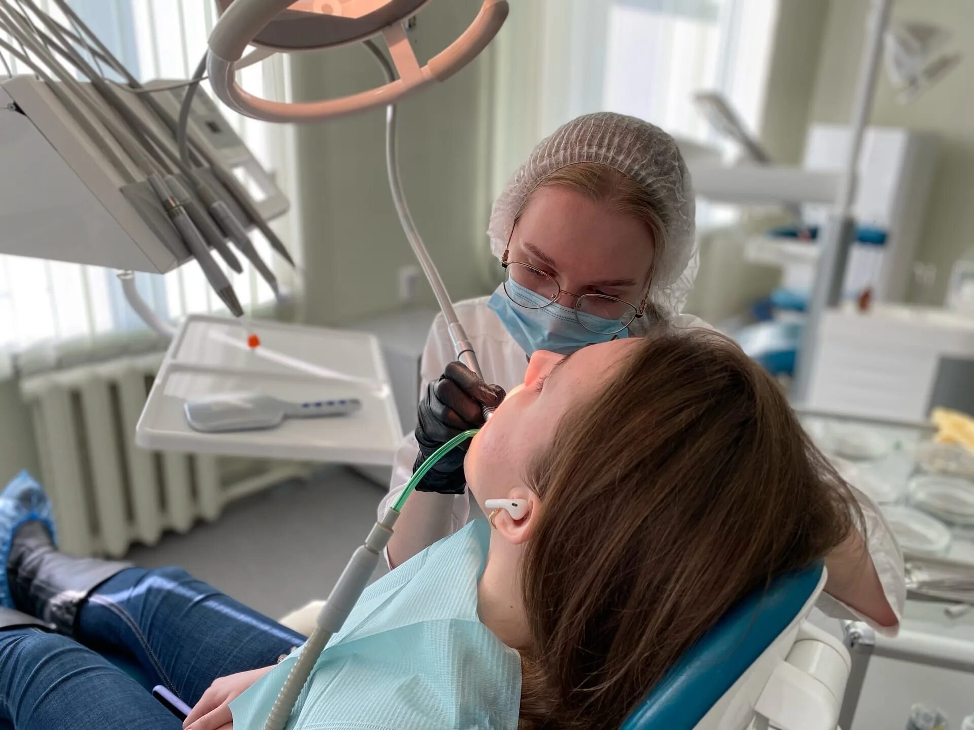 сертификат ассистента стоматолога. стоматология ассистент. гигиенист стоматологический. стоматолог терапевт. работа в четыре руки в стоматологии.