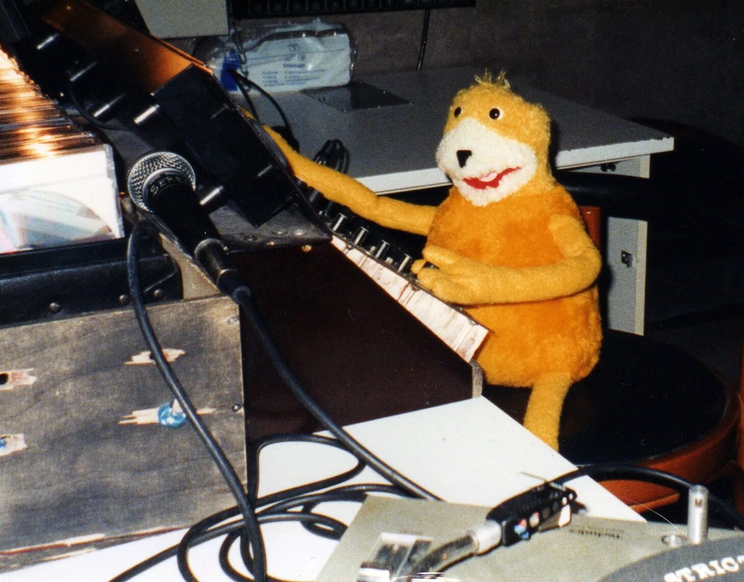 Mr oizo flat. Mr Oizo. Mr Oizo Flat Beat. Mr Oizo Flat Eric. Mr Oizo Flat Beat год.