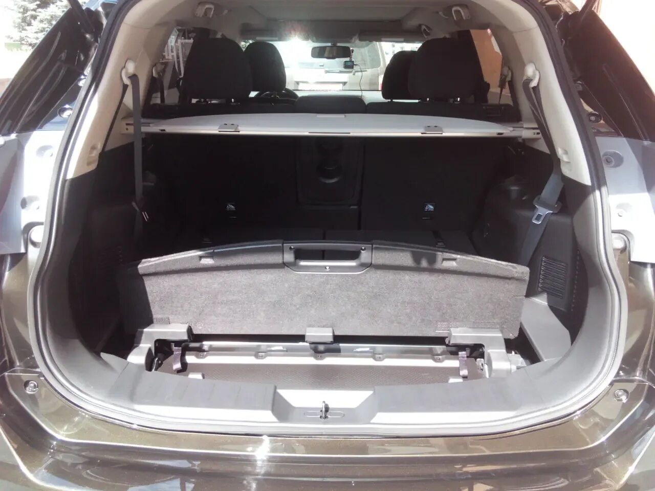 Пол багажника nissan x-trail t32. Электропривод багажника nissan x trail t32 2013. Пол в багажник х трейл т32. Электропривод багажника nissan x-trail t32. Кнопка открывания багажника x trail t31.